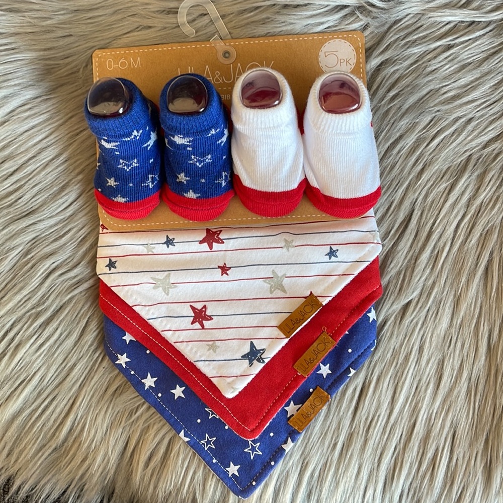 Lila & Jack 0/3 months bandana bibs and sock set